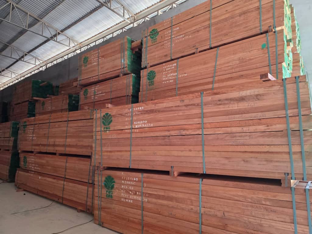 أخشاب بنية محمرة - شركة المداد